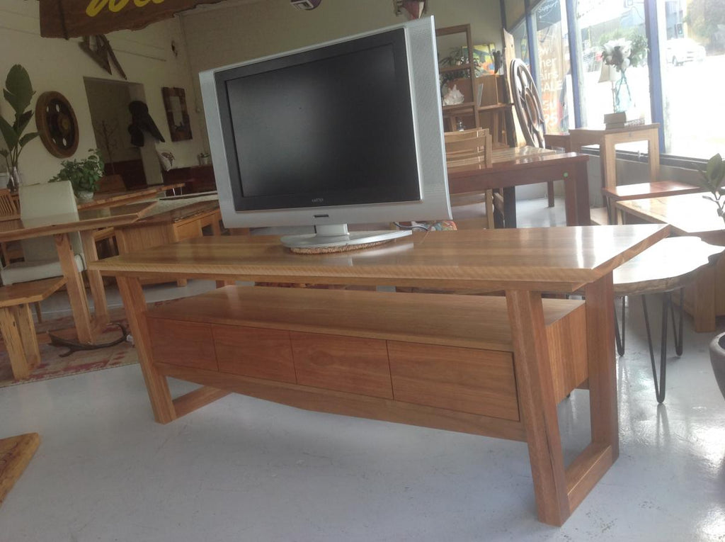 Spotted Gum Entertainment Unit